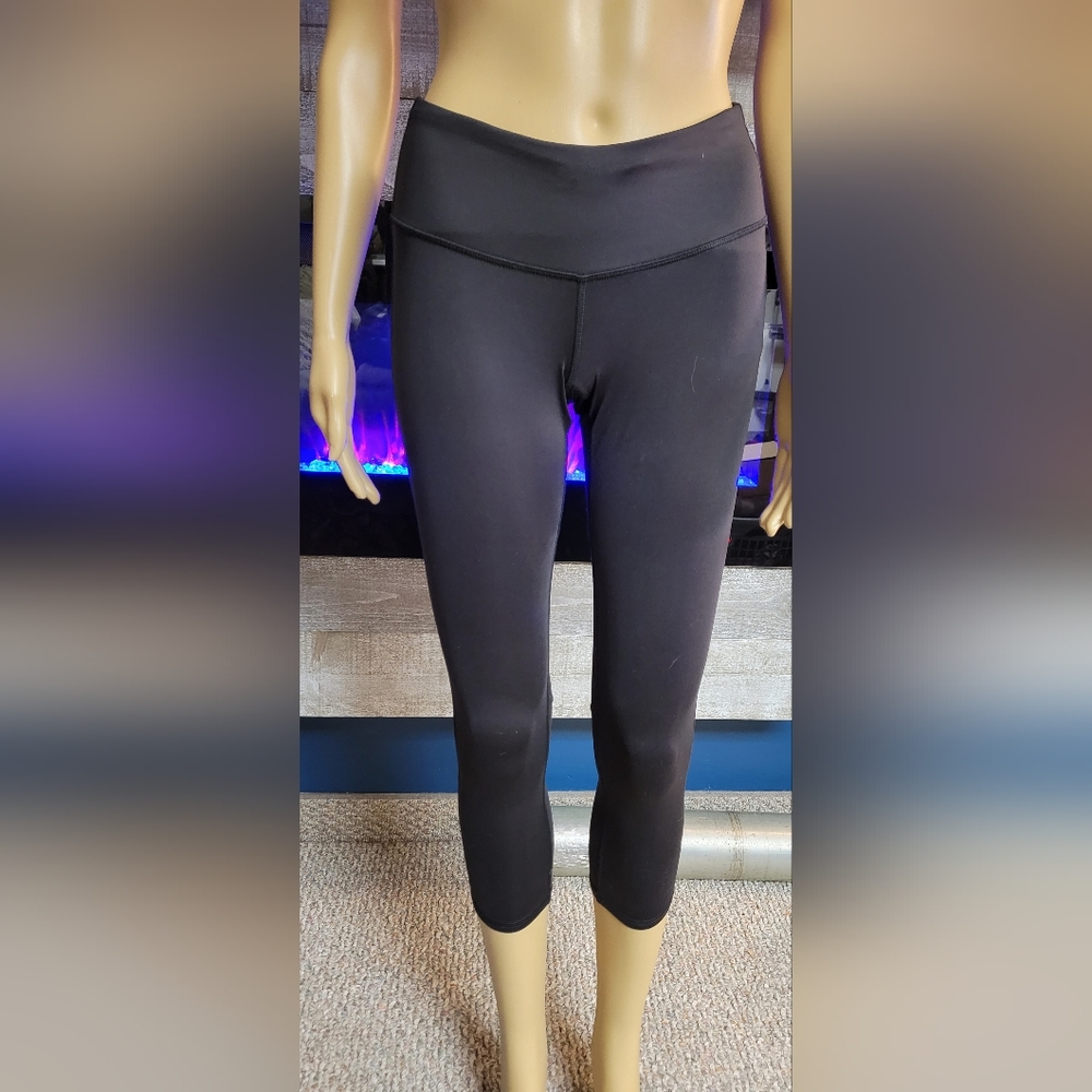 Old Navy Active GoDry Crop Leggings